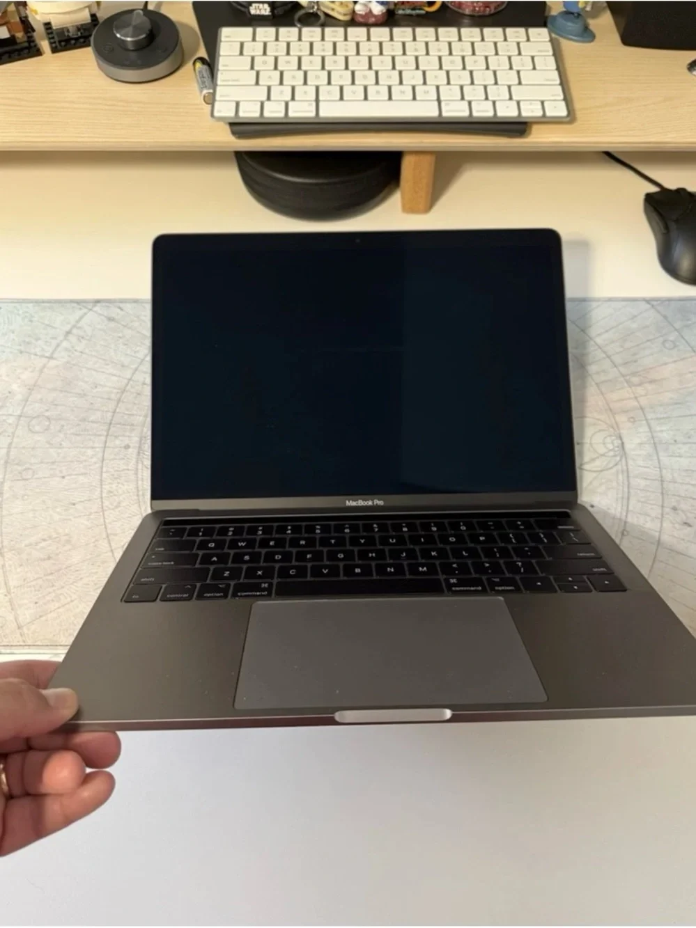 2017-18 13in MacBook Pro Touch Bar 8GB RAM 512 GB SSD Space Gray Excellent Cond